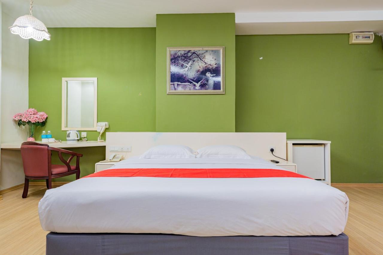 Hotel 101 Permas Jaya Johor Bahru Exterior photo